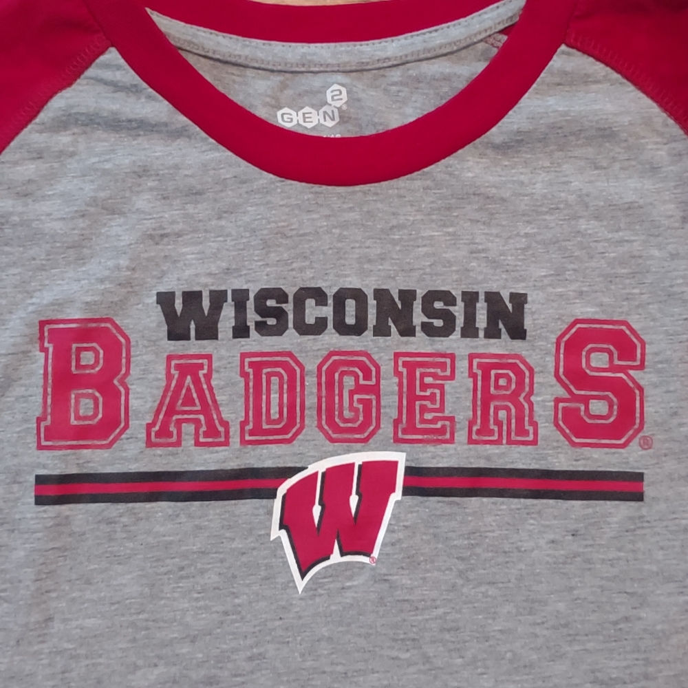 Wisconsin Badgers gen2 gray and red long sleeve t-shirt women's size large